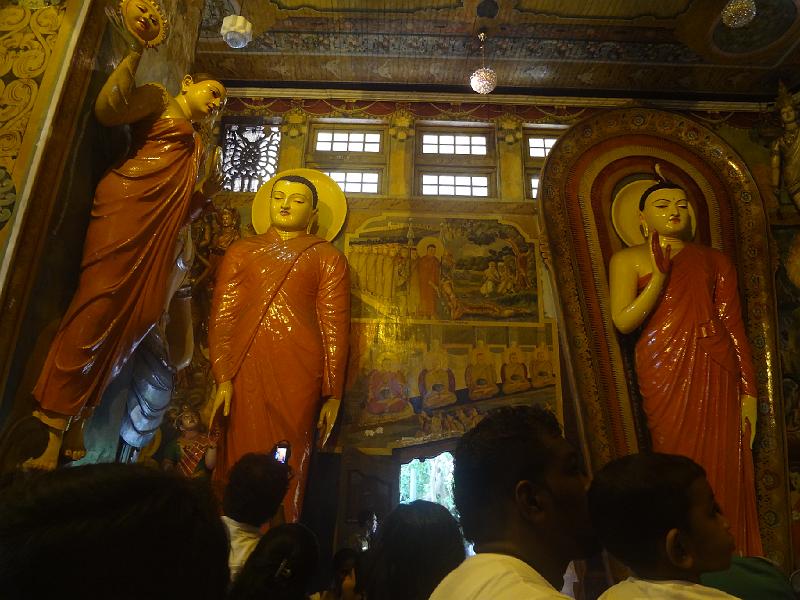 DSC03122.JPG - Sep 8-12, 2014 寺廟Kotte Raja Maha Viharaya (斯里蘭卡，可倫坡) [Kotte Raja Maha Viharaya, Colombo, Sri Lanka]-50